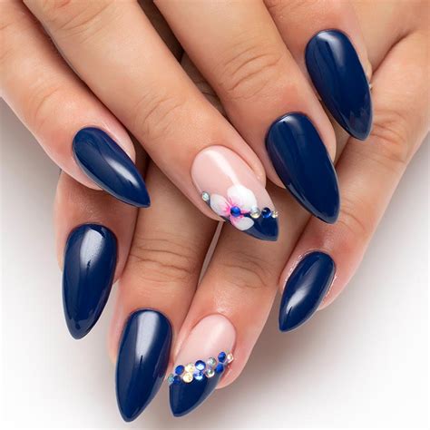 Unghie corte: 25 idee più belle e le Nail art di tendenza .